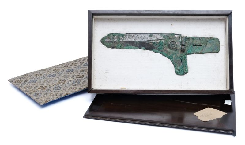 An archaic bronze dagger-axe, Ge - 图5