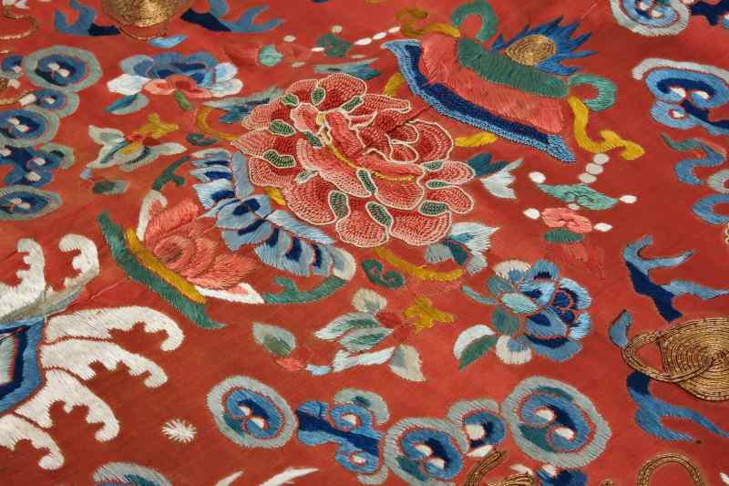 A silk red-ground embroidered dragon robe panel - 图7