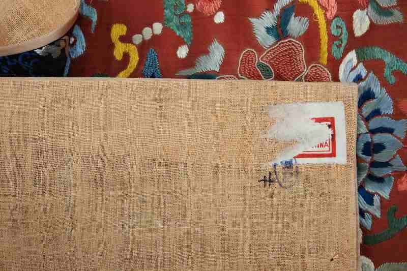 A silk red-ground embroidered dragon robe panel - 图9