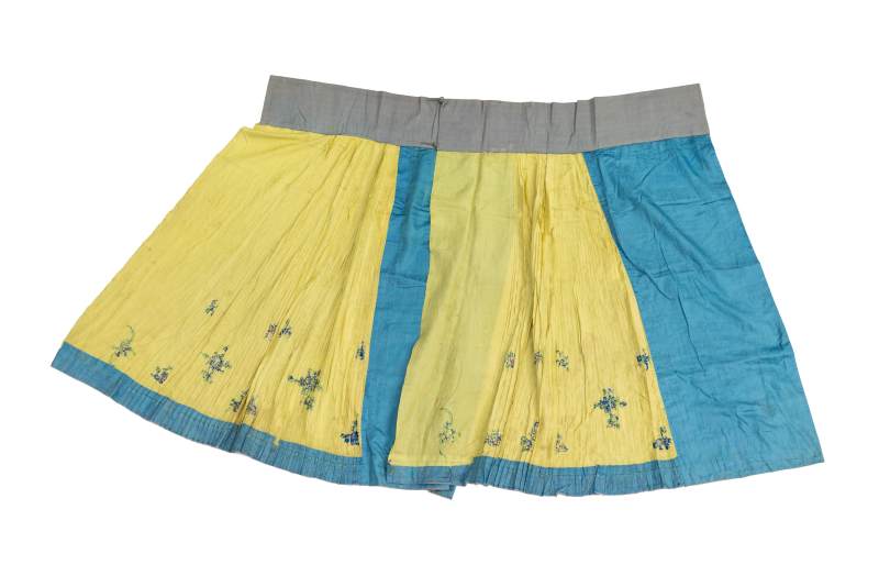 A yellow-ground embroidered silk skirt - 图4