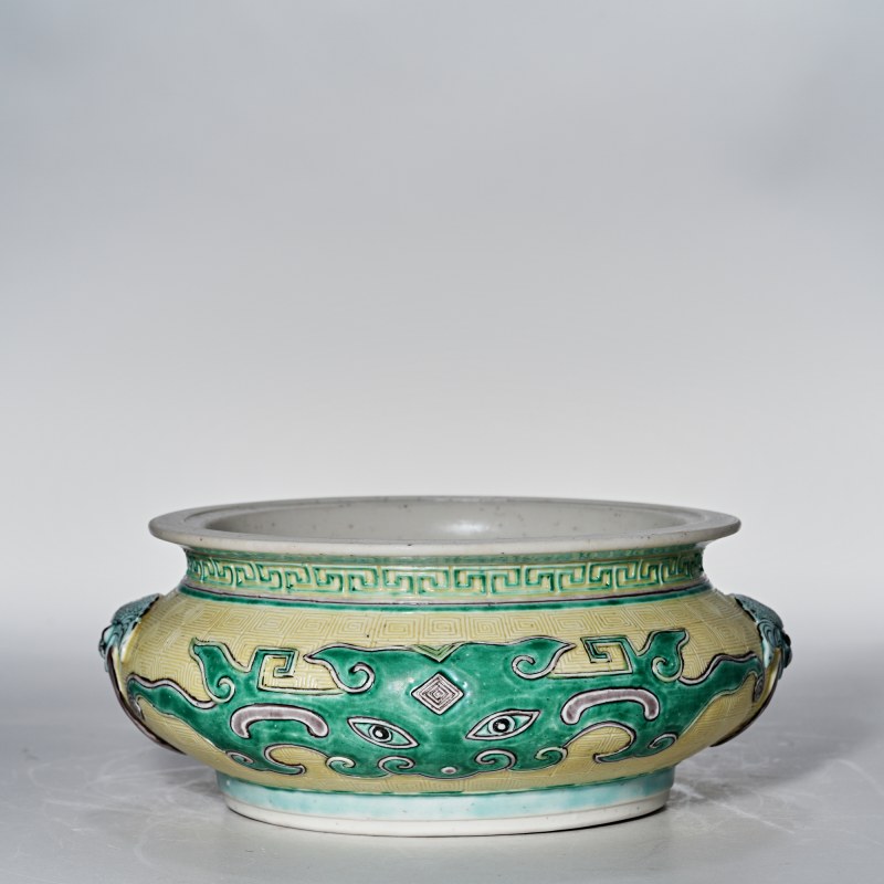清康熙 素三彩饕餮纹兽耳衔环炉 - 图2