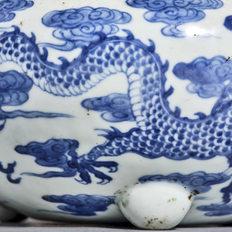 清乾隆 青花龙纹香炉 - 图8