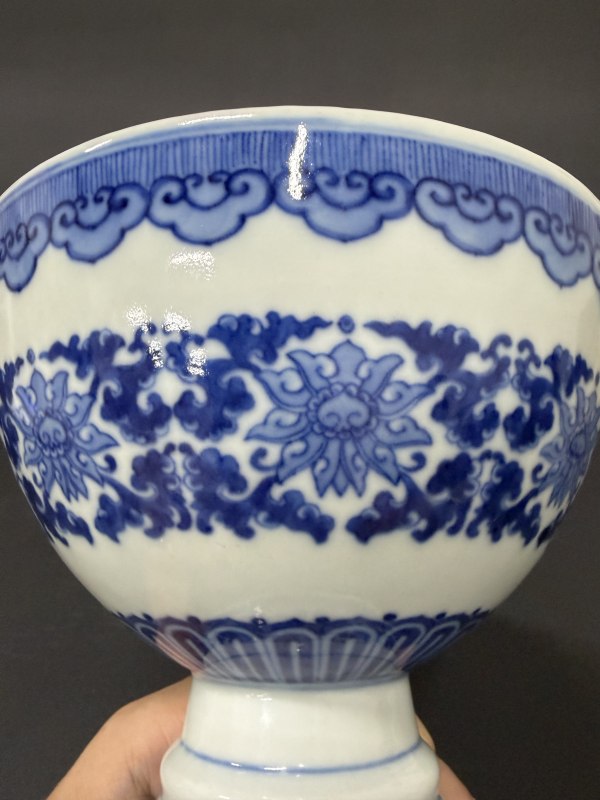 清乾隆 青花西番莲纹高足碗 - 图4