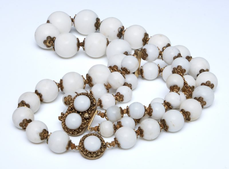 Five bead necklaces and one bracelet - 图7