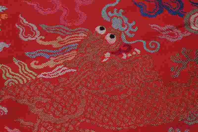 A red-ground silk brocade dragon robe, Mangao - 图6