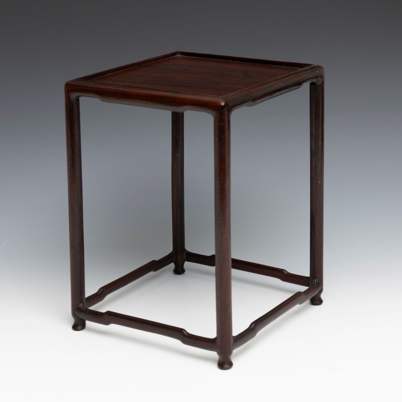 A small set of five huanghuali nesting tables - 图5