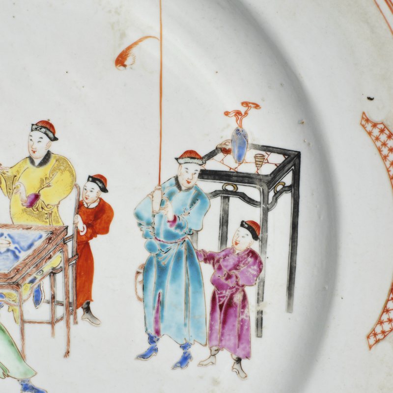 清乾隆 粉彩人物大盘 - 图4