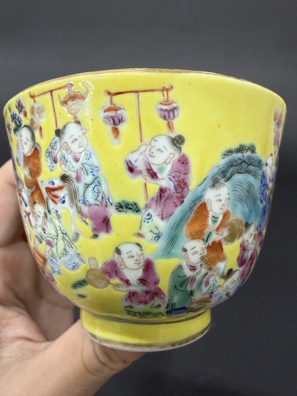 清同治-光绪 黄地粉彩婴戏图杯 - 图10