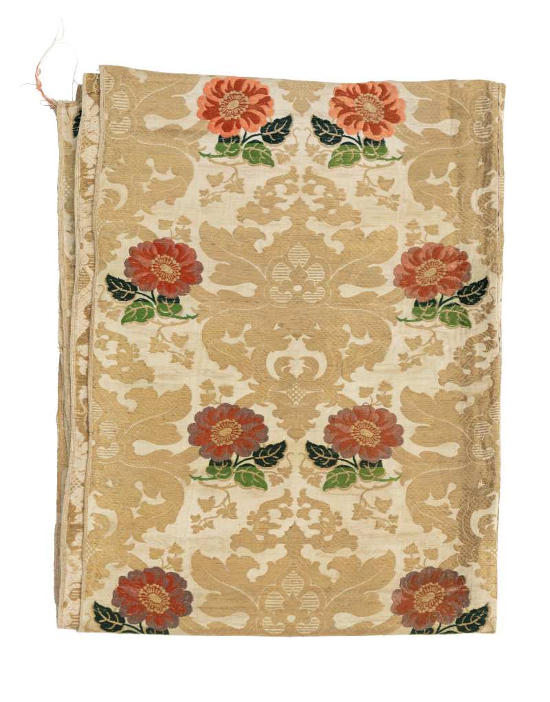 Three panels of silk fabric - 图6