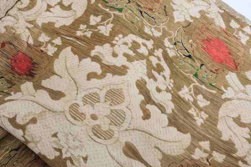 Three panels of silk fabric - 图8