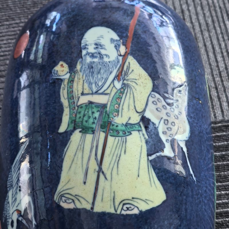 清晚期 洒蓝斗彩神仙人物瓶 - 图11