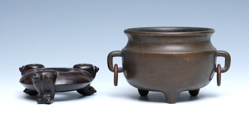 A small bronze tripod censer with ring handles - 图7