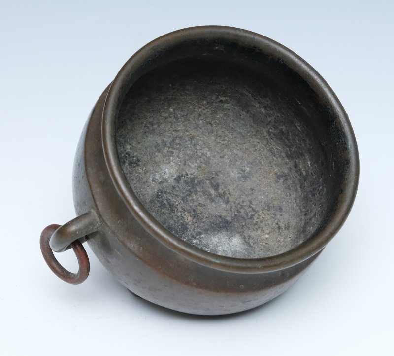A small bronze tripod censer with ring handles - 图8