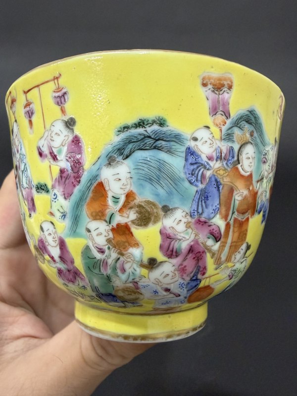 清同治-光绪 黄地粉彩婴戏图杯 - 图11