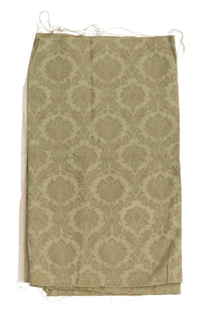 Three panels of silk fabric - 图9