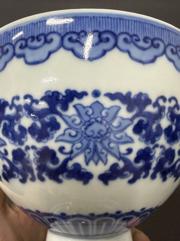 清乾隆 青花西番莲纹高足碗 - 图6