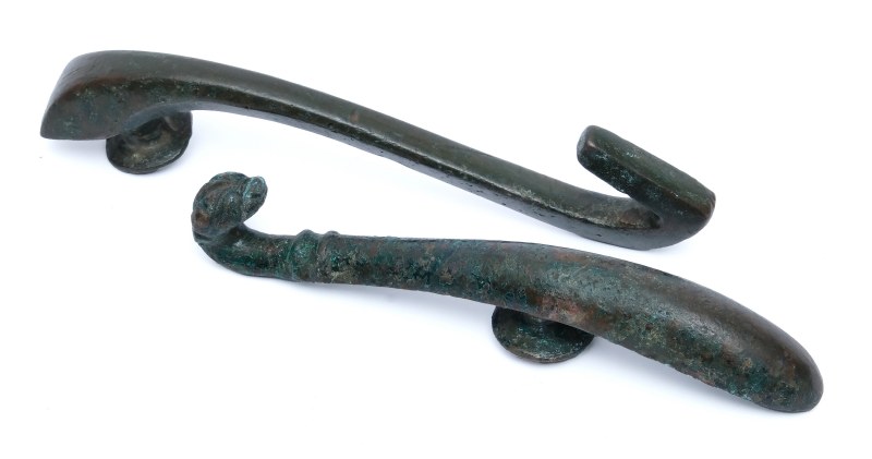 A group of nine bronze belt hooks - 图3