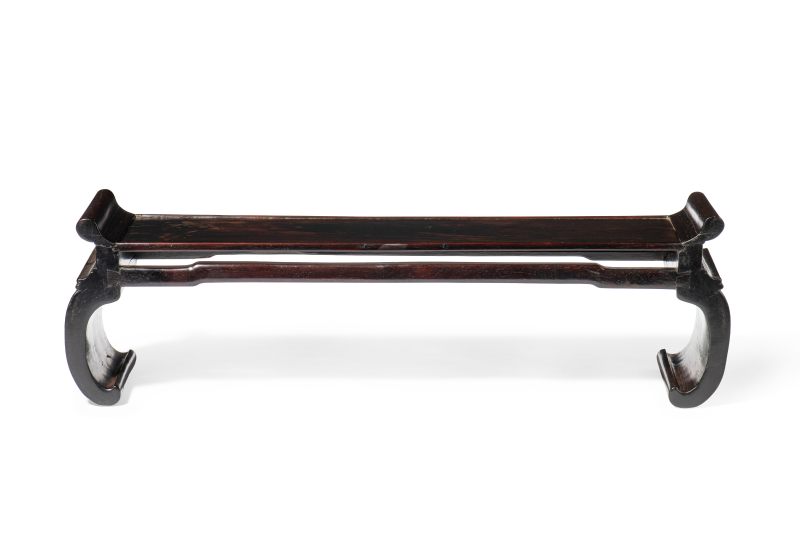 A zitan table stand