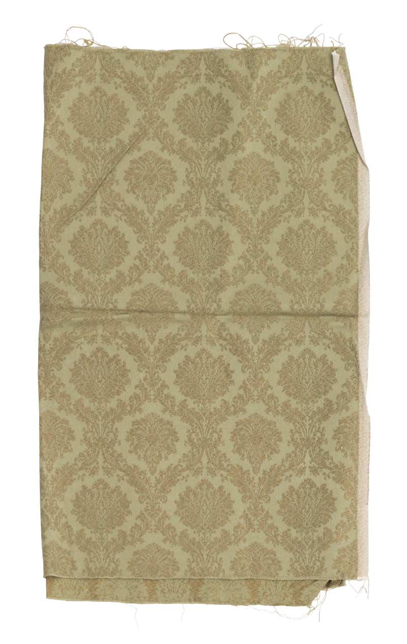 Three panels of silk fabric - 图10