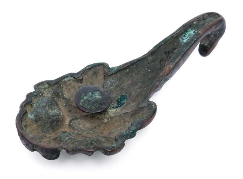 A group of nine bronze belt hooks - 图6