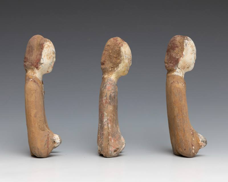 Three painted pottery tomb figures of court ladies - 图3
