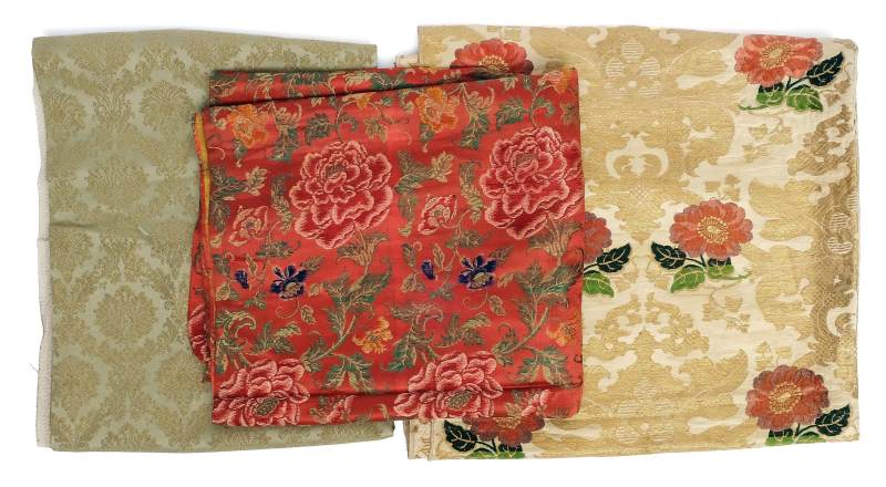 Three panels of silk fabric - 图12