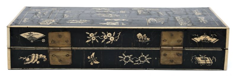 A bone-inset black lacquer rectangular document box and cover - 图5