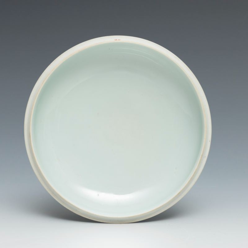 A famille rose and underglaze blue 'dragon' circular box and cover, Qianlong mark but of later period - 图6