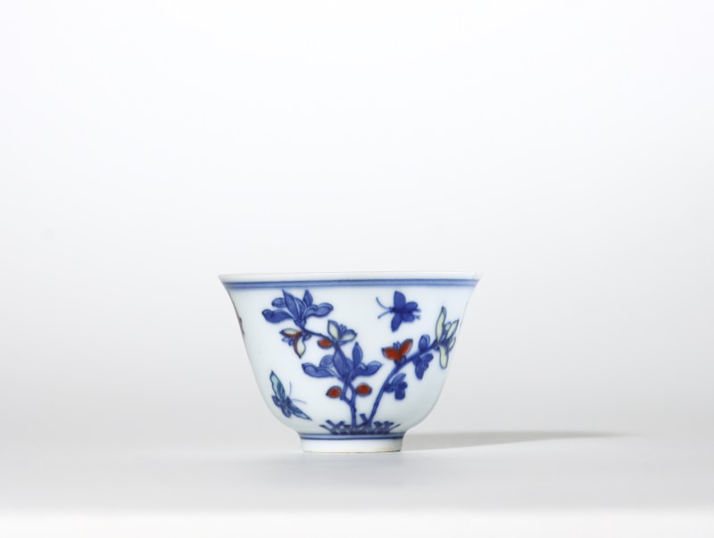 明末清初 斗彩“蝶恋花”纹仰钟式杯 - 图1