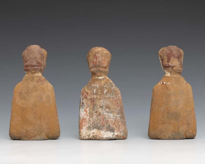 Three painted pottery tomb figures of court ladies - 图4
