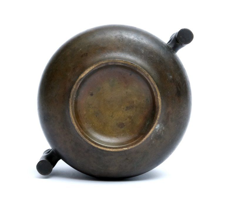 A bronze censer with ‘halberd-blade’ handles - 图3