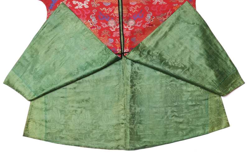 A red-ground silk brocade dragon robe, Mangao - 图8