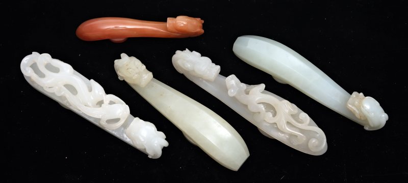 Five jade and agate belt hooks - 图3