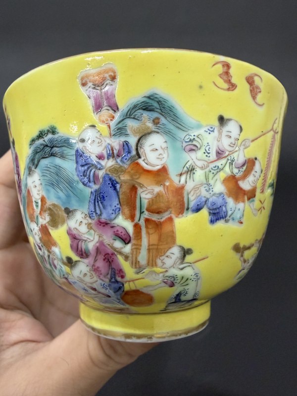 清同治-光绪 黄地粉彩婴戏图杯 - 图13