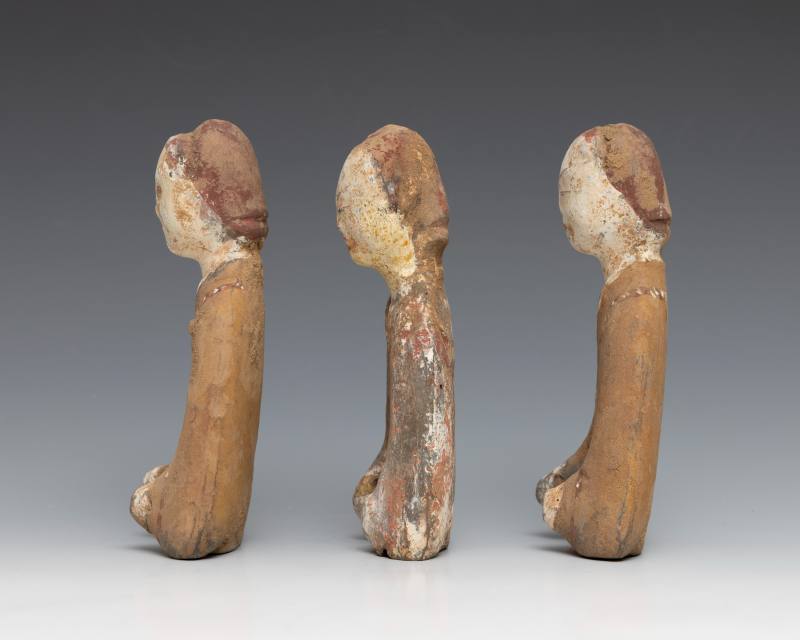 Three painted pottery tomb figures of court ladies - 图5
