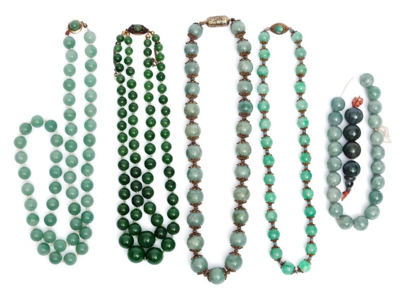 Four jade bead necklaces and one bracelet - 图2