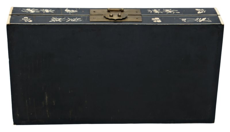 A bone-inset black lacquer rectangular document box and cover - 图9