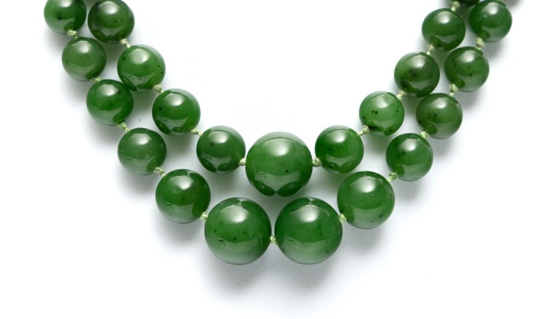 Four jade bead necklaces and one bracelet - 图3