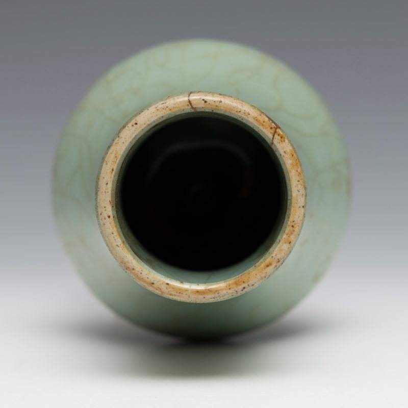 A small Longquan celadon vase - 图4