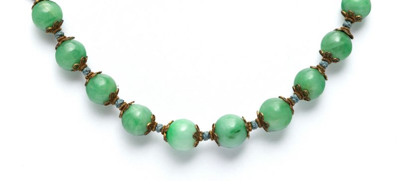 Four jade bead necklaces and one bracelet - 图6