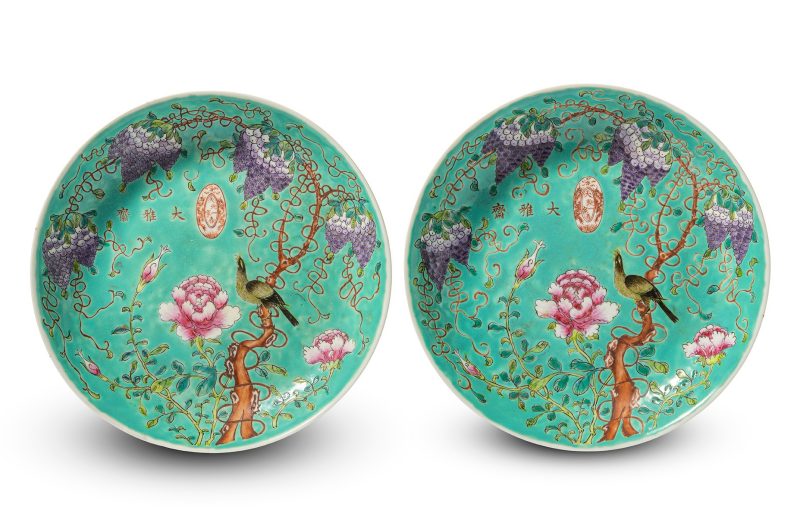 A pair of turquoise-ground Dayazhai famille-rose 'wisteria and bird' dishes - 图1