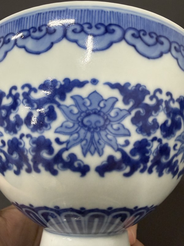 清乾隆 青花西番莲纹高足碗 - 图8