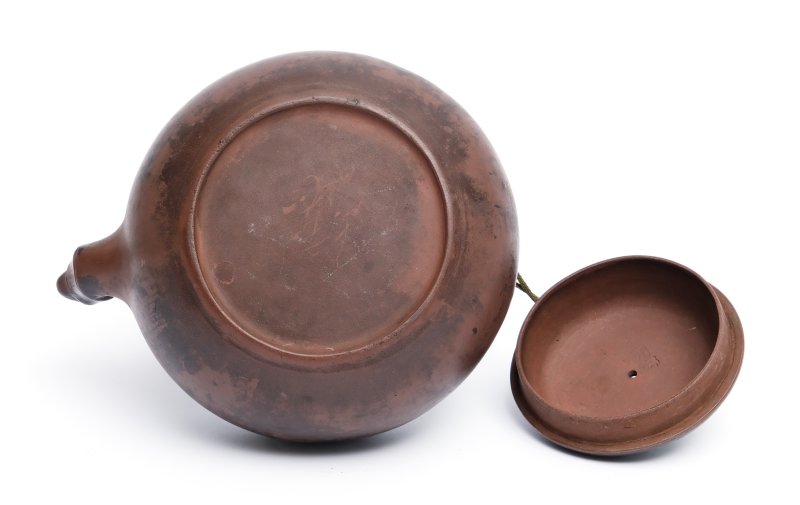 An Yixing zisha clay teapot with bamboo spout and twisted vine handle - 图7