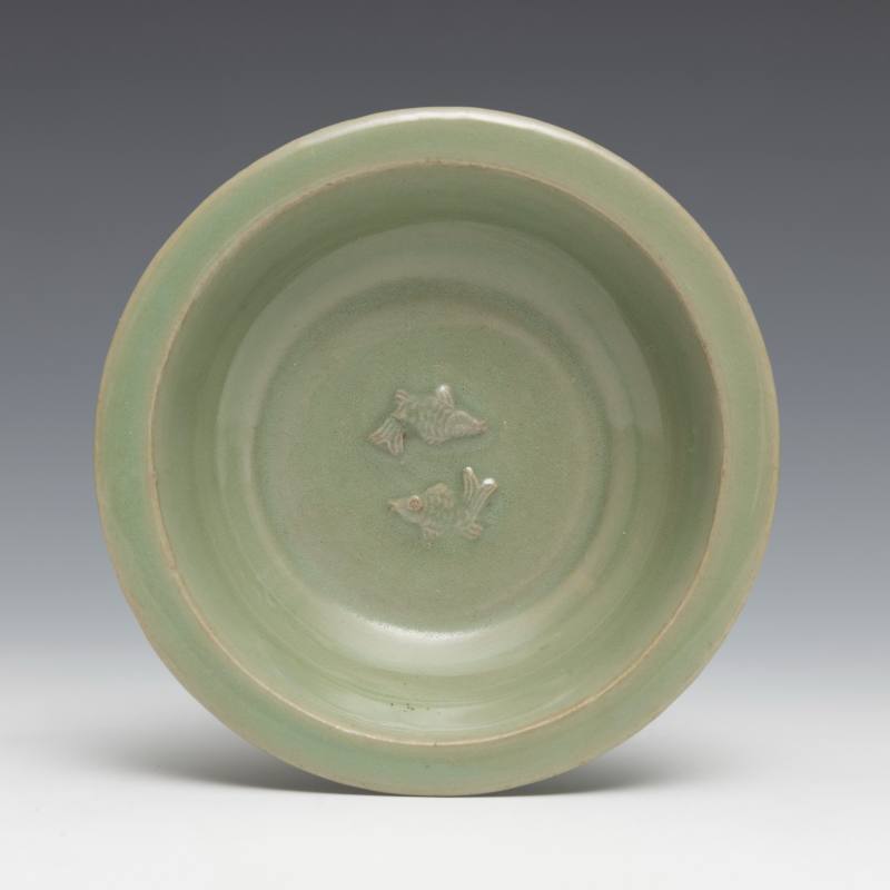 A small Longquan celadon 'twin-fish' dish - 图2