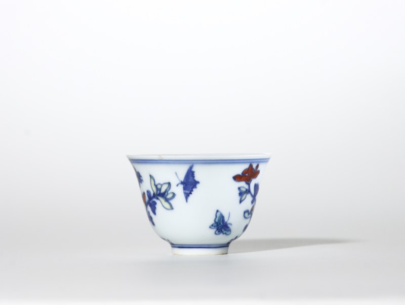 明末清初 斗彩“蝶恋花”纹仰钟式杯 - 图2