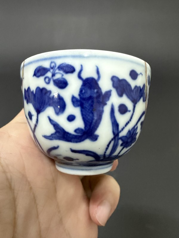 明嘉靖 青花鱼藻纹小杯 - 图12