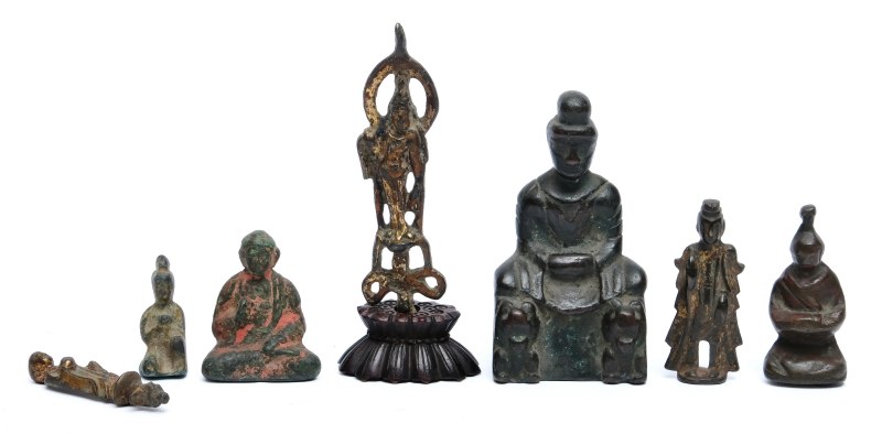 A group of small bronze Buddhist figures - 图1