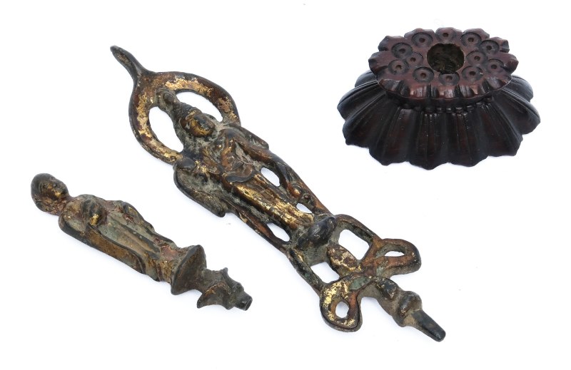 A group of small bronze Buddhist figures - 图3