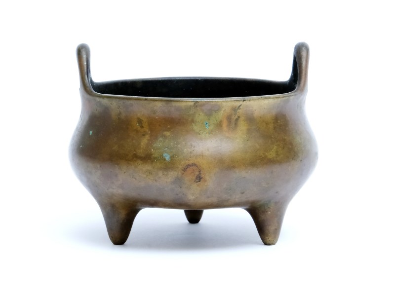 A small bronze tripod censer - 图1