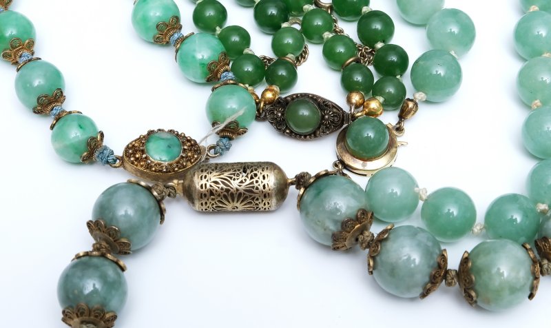 Four jade bead necklaces and one bracelet - 图8